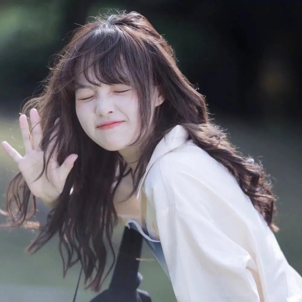 看见弹幕后，死对头被我钓成翘嘴